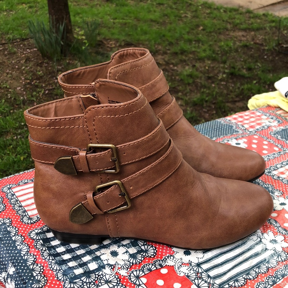 EXPRESS Booties